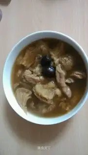 Monkeys and mushrooms have stomach soup