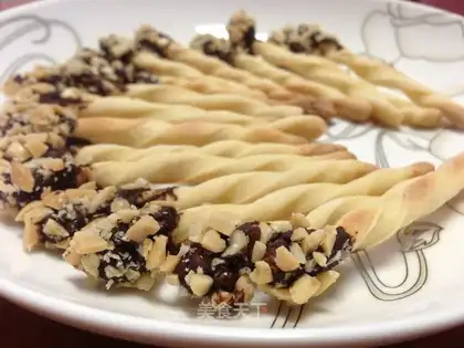Chocolate peanut crackers
