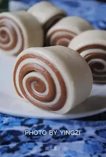 Coco-colored buns