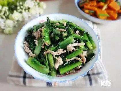 Chicken-cracked barley