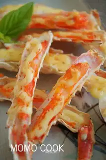 The salad sauce roasted the king crab