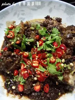 Peas and garlic veal