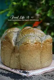 Black sesame toast