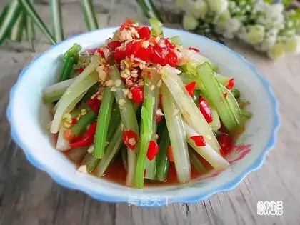 Lemon-cracked peppers and celery
