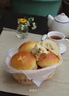 Mushroom chicken buns