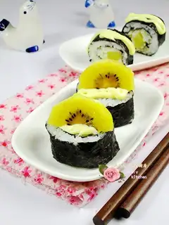 Sushi from the golden fruit