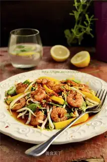Thai mango shrimp salad