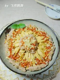 A fan of rotting meat