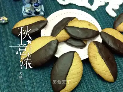 Cream-leaf cookies