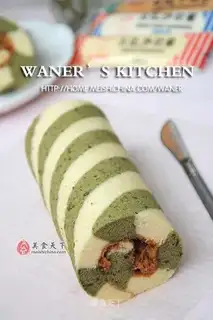 A salad pine roll