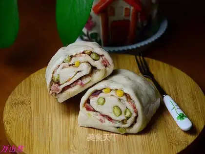 Bacon pea roll