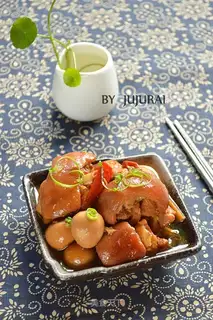 Pork hoof with quail eggs