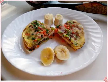 Ham egg pizza