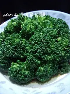 Steamed fish and oiled broccoli
