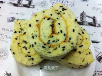 Black sesame cake roll