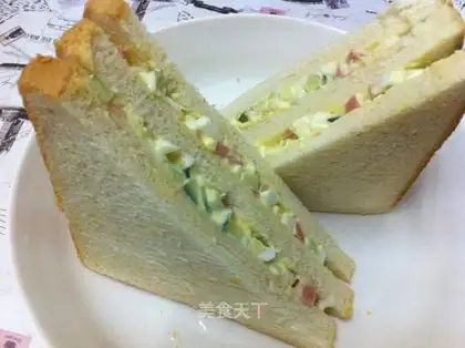 A salad sandwich