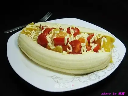 A salad banana boat