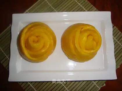 Pumpkin rose roll
