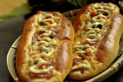 Bacon salad bread