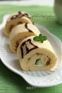 A salad pine roll