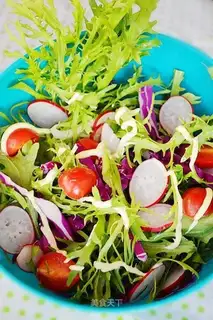 A salad of vegetables