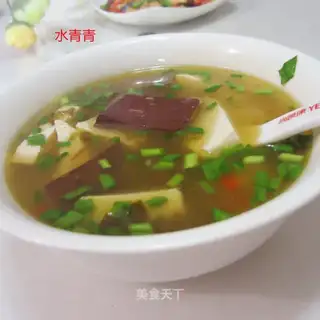 Pig blood tofu soup