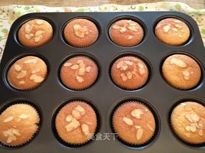 Almond cupcakes