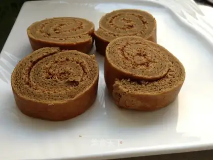 Coffee and cocoa cake rolls
