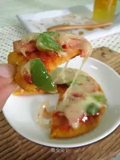 Mini pumpkin pizza