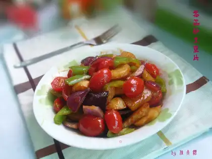 Tomato fried potato chips