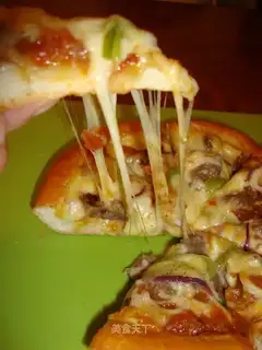 Black pepper beef pizza