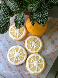 Frost orange cookies