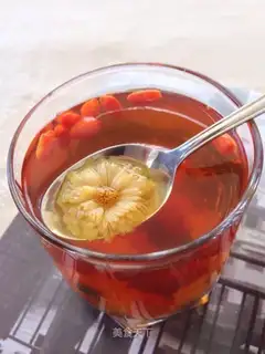 Pyramid tea