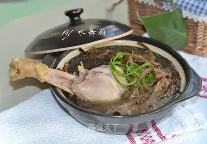 Tea mushrooms, chicken legs