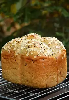 A greasy rice paste with dried toast