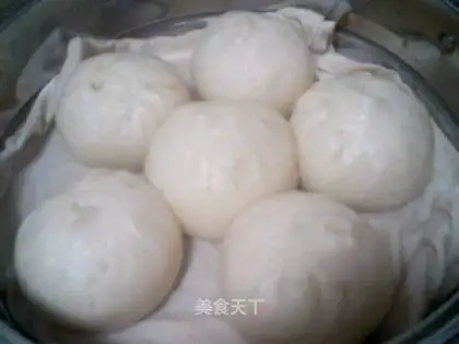 A radish, a saline bun