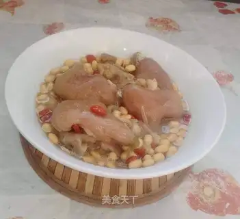 Soybeans, pig hoof