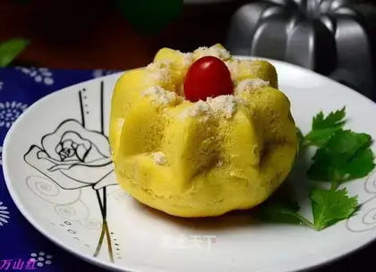 Christmas gold bread