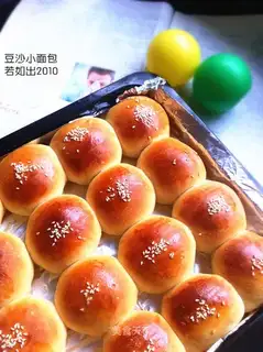 Bread with bean sand