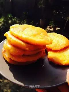Gold pumpkin pie