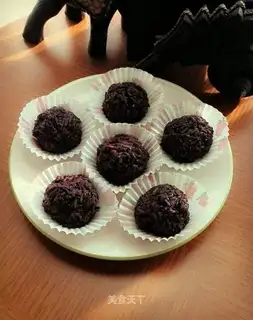 Black rice banana balls