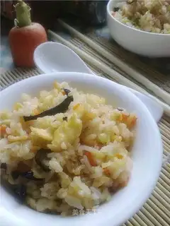 Seaweed and garlic fried rice