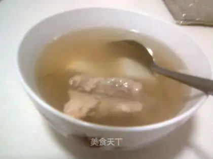 Pork bone and radish soup
