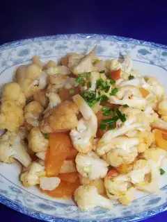 stir-fried cauliflower with tomatoes