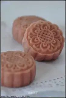 Red wine ice skin mooncake