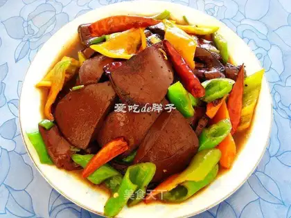stir-fried pig blood with chili peppers