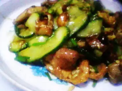 Stir fried pork slices with cucumber