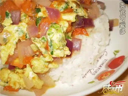 Onions, tomatoes and eggs on rice