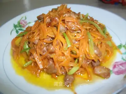 Fried shredded carrots with pork slices