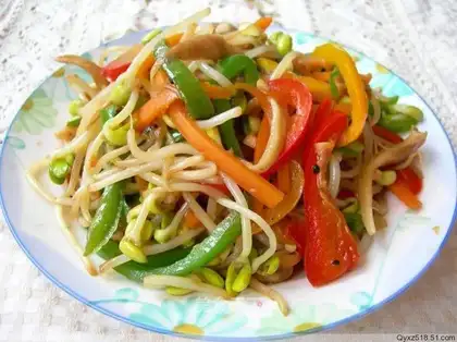 Yellow bean sprouts